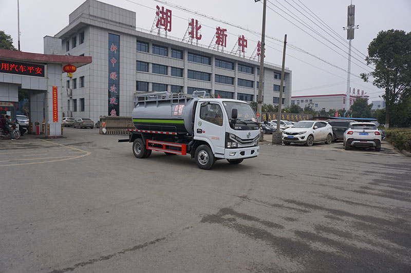 中潔牌XZL5070GXW6型東風(fēng)五方吸污車(chē)