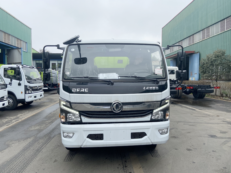 國(guó)六東風(fēng)多利卡掃路車(chē)