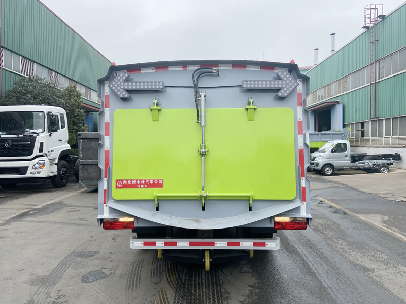 國(guó)六東風(fēng)多利卡掃路車(chē)