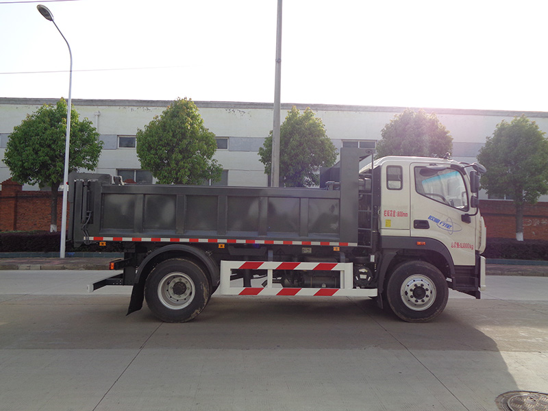 XZL5183ZLJ6型自卸式垃圾車(chē)